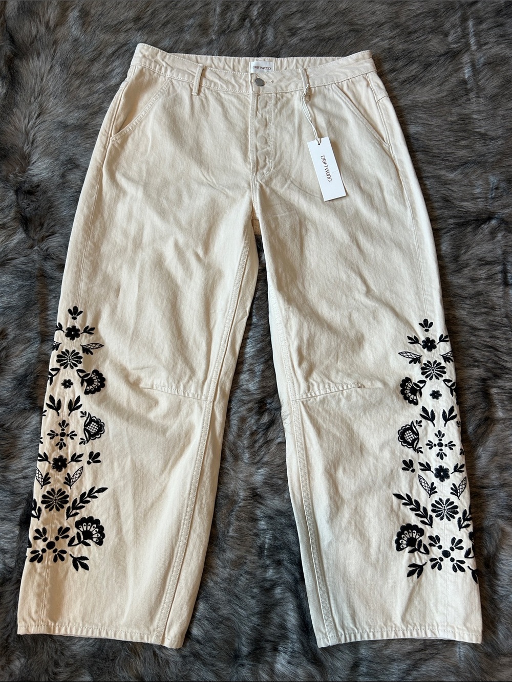 NWT Driftwood Barbara Nordic Floral Embroidered Barrel Leg Jeans Women's W31 L27 - Picture 2 of 12